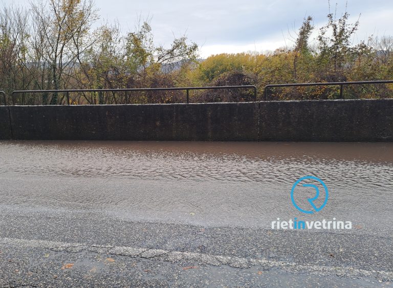 Maltempo, allagato un tratto di via Molino della Salce zona ex Viscosa