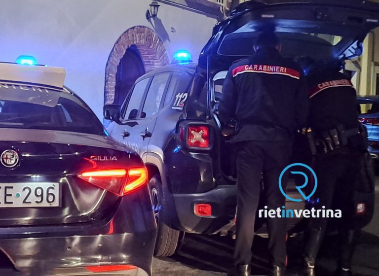 Stranieri litigano e vanno alle mani in via di Mezzo