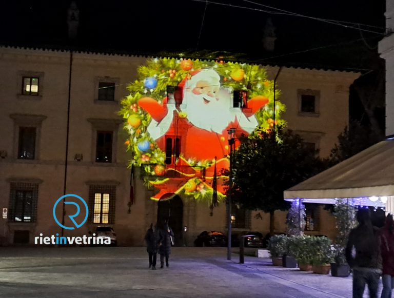 Babbo Natale ti aspetta in Prefettura: accese le luminarie natalizie 2024