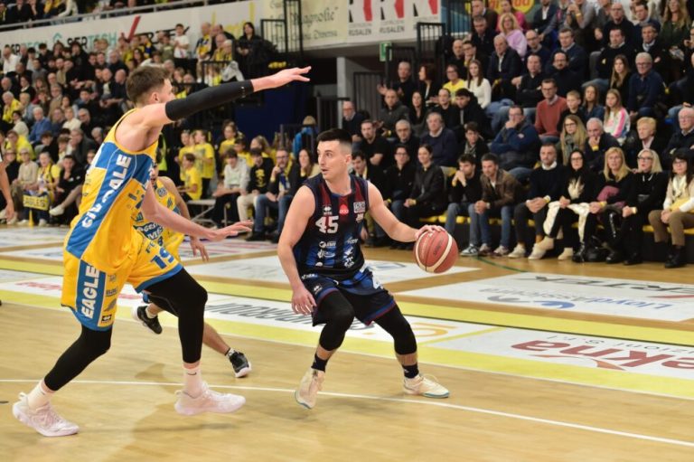 La Real Sebastiani cade ancora. Ceduto il passo a Cividale per 77 – 63 / LA CRONACA