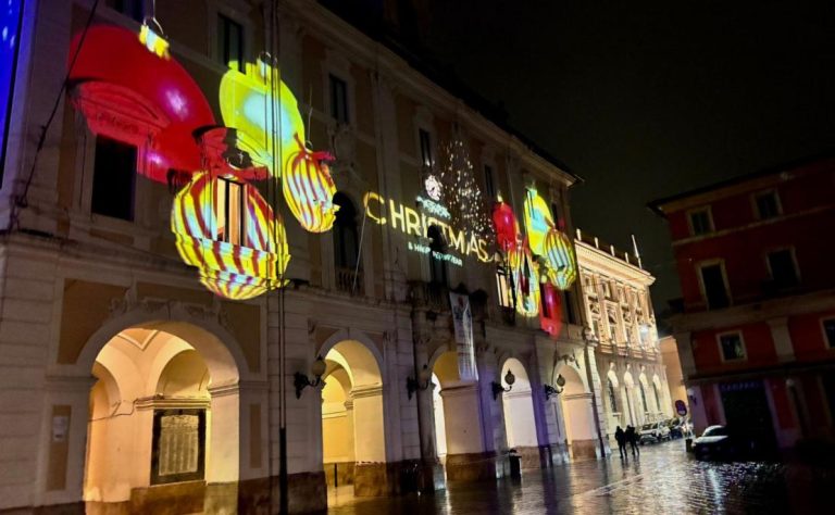Primo anticipo di Natale a Rieti: le luci, le immagini, la musica in centro e sul fiume con la Fondazione Varrone