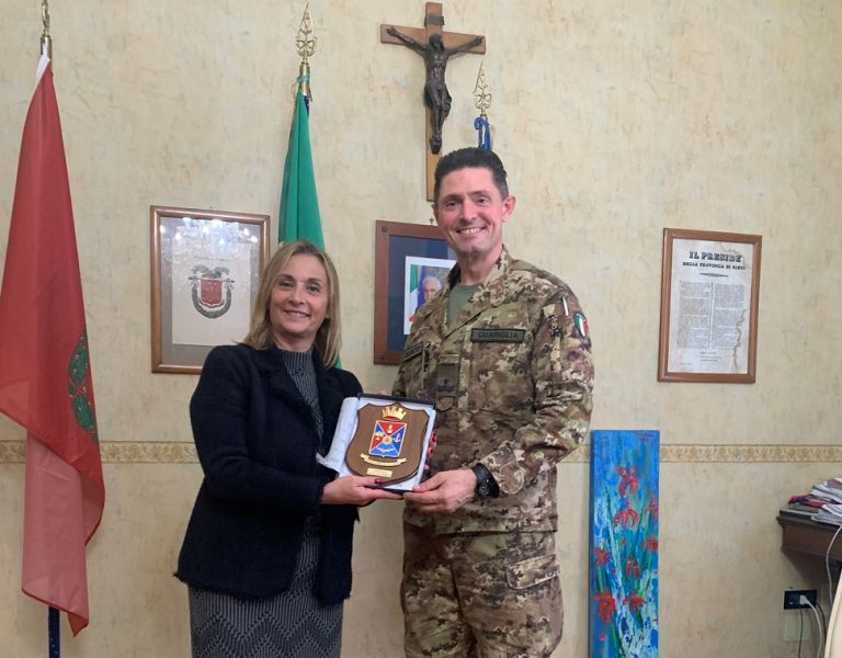 Incontro istituzionale tra il Roberta Cuneo e il Generale Giorgio Guariglia comandante NBC