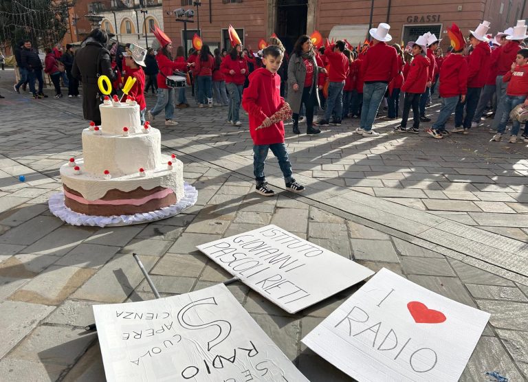 Che festa alla radio in piazza con la Pascoli – LE FOTO