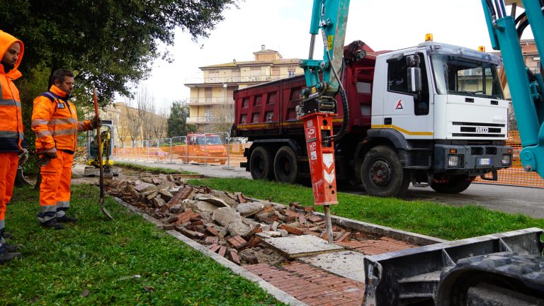Città Giardino, concluso interramento cavidotto in via degli Olmi. A breve il nuovo asfalto