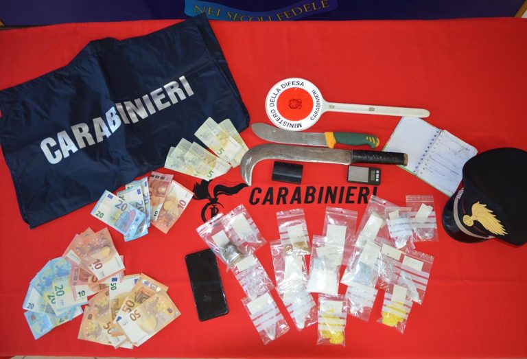 Extracomunitario senza fissa dimora trovato in un “bivacco della droga” pronto a spacciare eroina, cocaina e hashish
