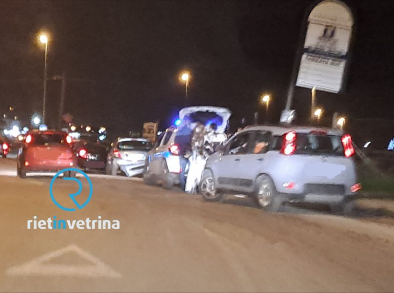 Scontro tra due auto davanti il de Lellis. Sul posto la Municipale