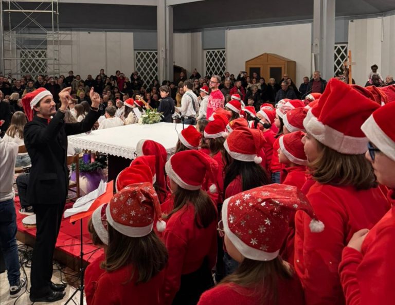 Il Coro delle quinte della Primaria Marconi-Sacchetti Sassetti incanta la Chiesa di Quattro Strade