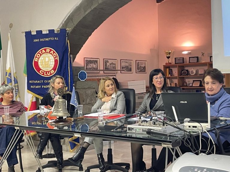 “Uniamo le forze, alziamo la voce. Dialoghi contro la violenza sulle donne”