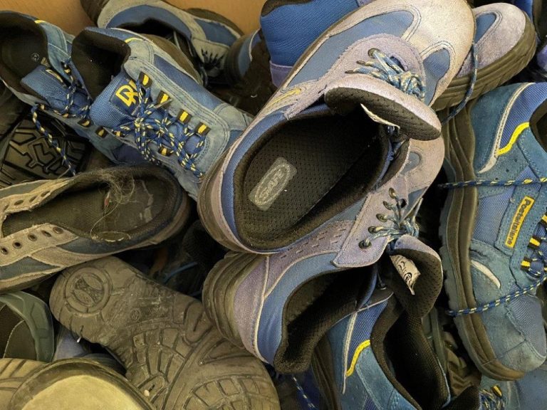 Le scarpe dei portalettere di Rieti diventeranno il morbido pavimento delle aree gioco per bimbi