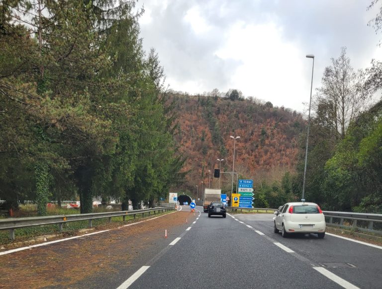 SEI TU IL REPORTER – “Perché è chiusa una corsia della Rieti – Terni se i lavori nemmeno ci sono?”