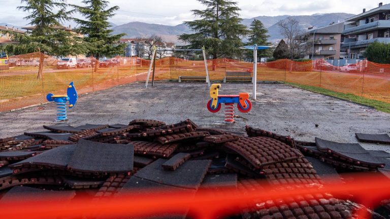 Avviati i lavori di riqualificazione area giochi via Cipriani/via Pollastrini