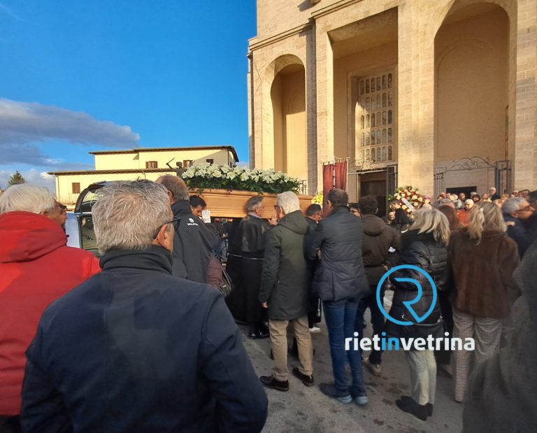 Migliaia di persone hanno salutato Peppe Agabiti