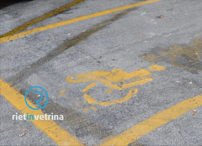 SEI TU IL REPORTER – Roberto: “Rinnovate la segnaletica dei posteggi per disabili davanti ai Pompieri”