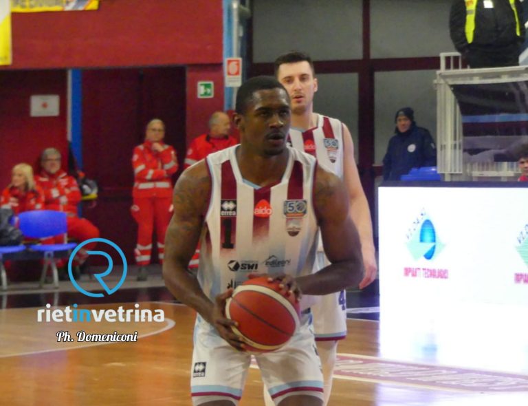 La Sebastiani domina Cividale 90-71, partita super degli amarantocelesti