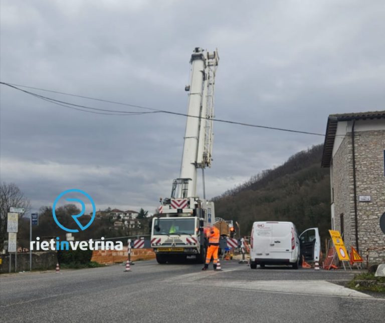 In corso il montaggio della passerella pedonale su Ponte Canera per il Cammino di Francesco