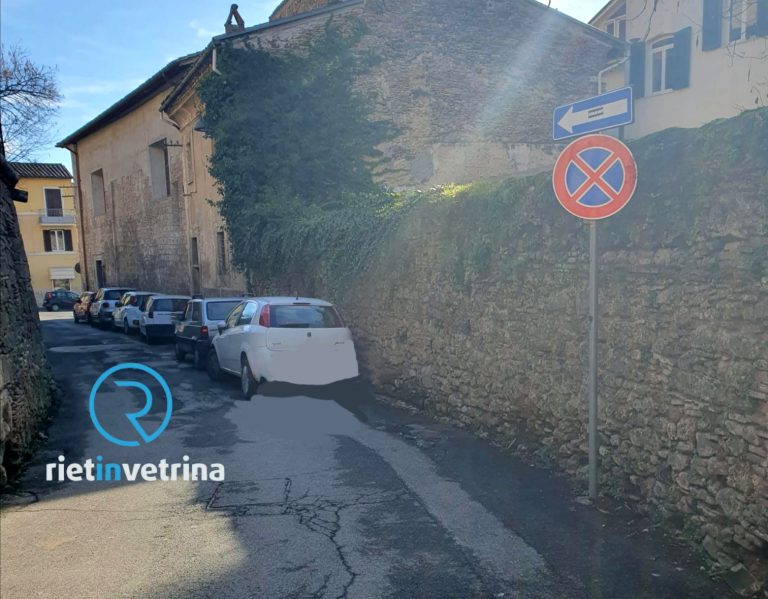 SEI TU IL REPORTER – “Non essendoci più posteggi a Rieti questo è il risultato: tutti fuori le strisce”