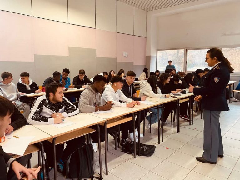 La Polizia Postale di Rieti incontra gli studenti