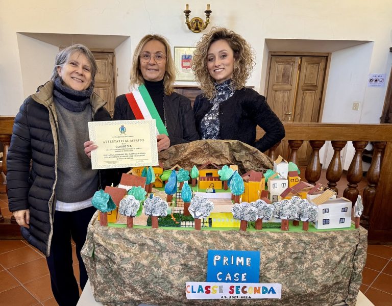 Gli alunni della 3ªA della Primaria di Prime Case accolti nella Sala Consiliare del Comune di Fara in Sabina