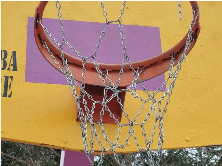 Altro atto vandalico al campo da basket degli ex Stimmatini