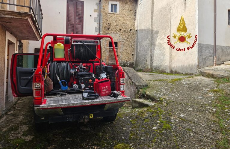 A fuoco canna fumaria a Borbona. Soccorsa persona presente nell’appartamento