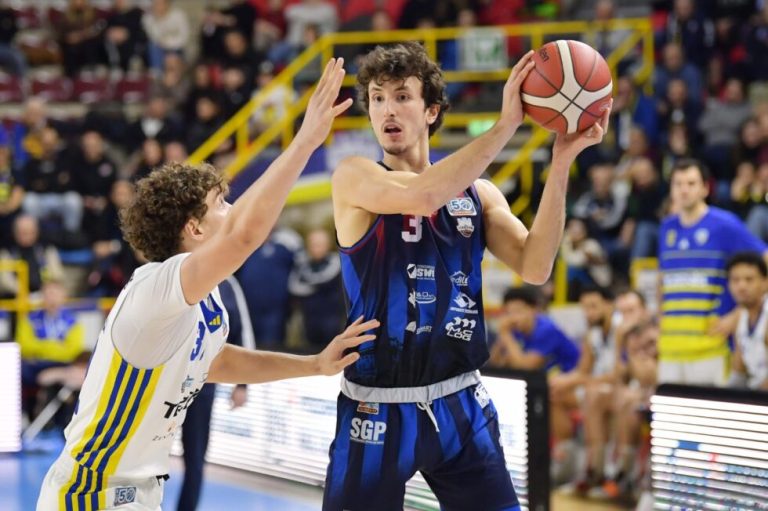 Una Real Sebastiani acciaccata cade a Verona di 22 punti