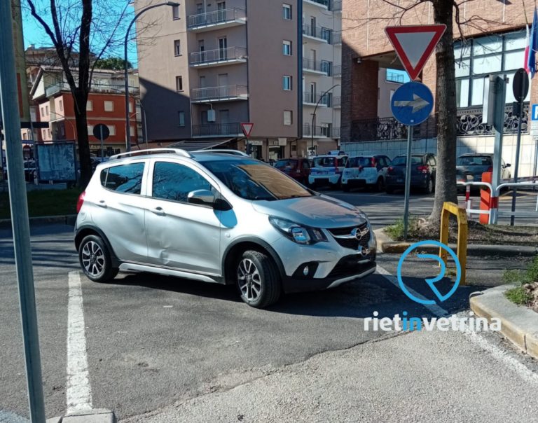 SEI TU IL REPORTER  – “Quanti disagi in zona Tribunale di Rieti con le auto posteggiate a caso”