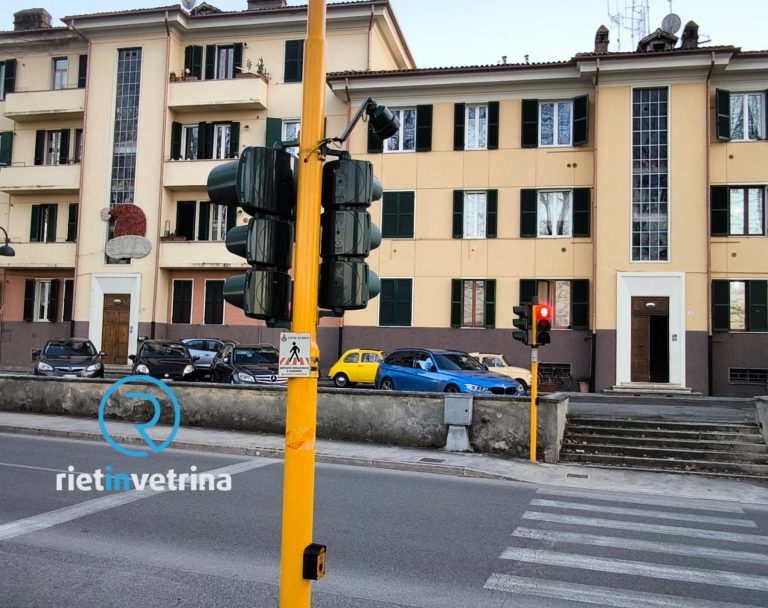 SEI TU IL REPORTER – “Semaforo a richiesta per pedoni all’inizio di viale Morroni guasto”