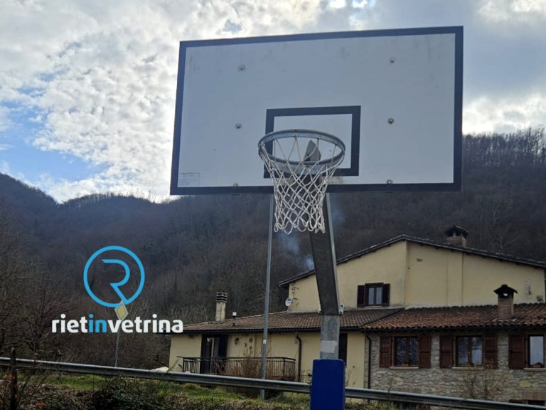 Ripristinato il campo da basket di Case San Benedetto