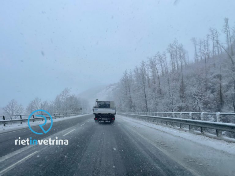 Intensa nevicata al valico per Amatrice