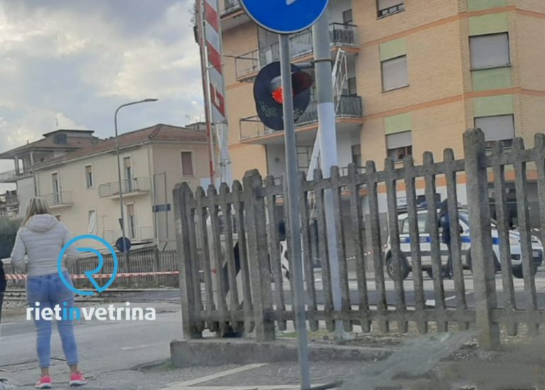 Sbarra del passaggio a livello bloccata. Interviene la Polizia Locale