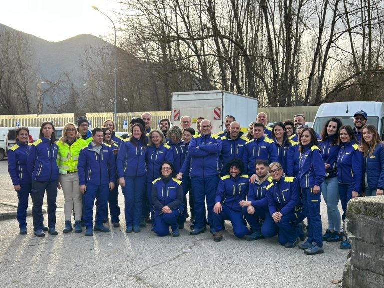 Una giornata da modelli per i portalettere di via Tancia