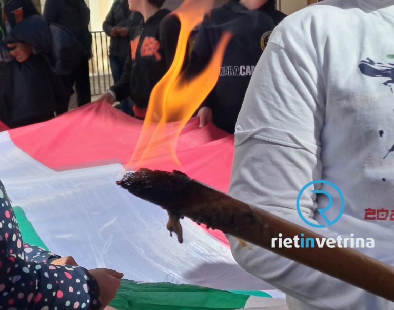 ►VIDEO – Coppa Italia di Ju-Jitsu 2025, la fiaccola benedetta del vescovo Piccinonna sfila nel centro storico di Rieti