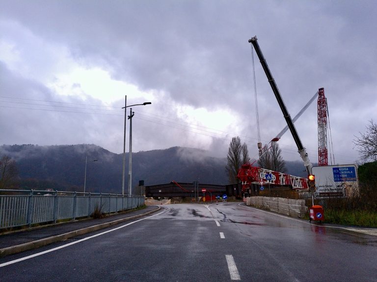 A breve installazione della nuova struttura per la riapertura del ponte sul Turano