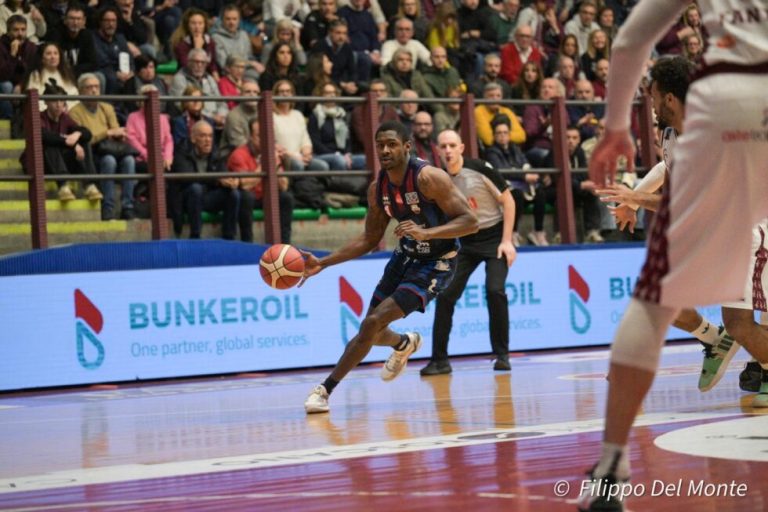 La Real Sebastiani batte Piacenza. Ora testa al play-off contro Milano