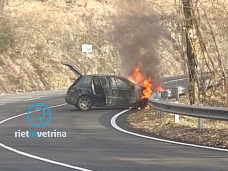 Auto in fiamme sulla Terminillese km16