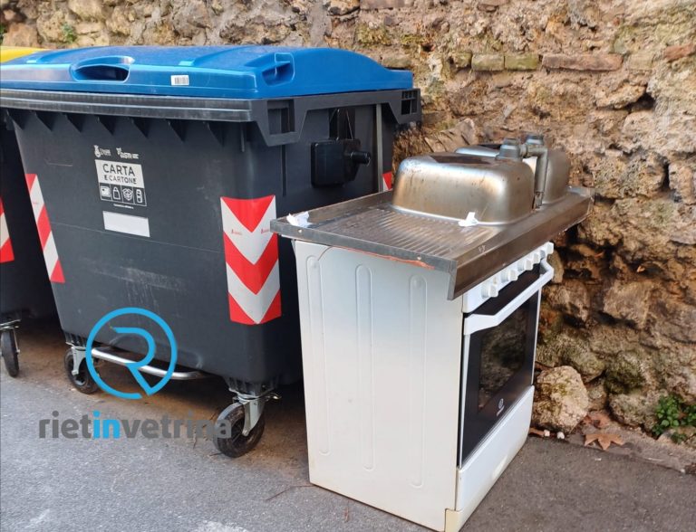 SEI TU IL REPORTER – “Altri rifiuti abbandonati nel centro storico di Rieti. Non ne possiamo più!”