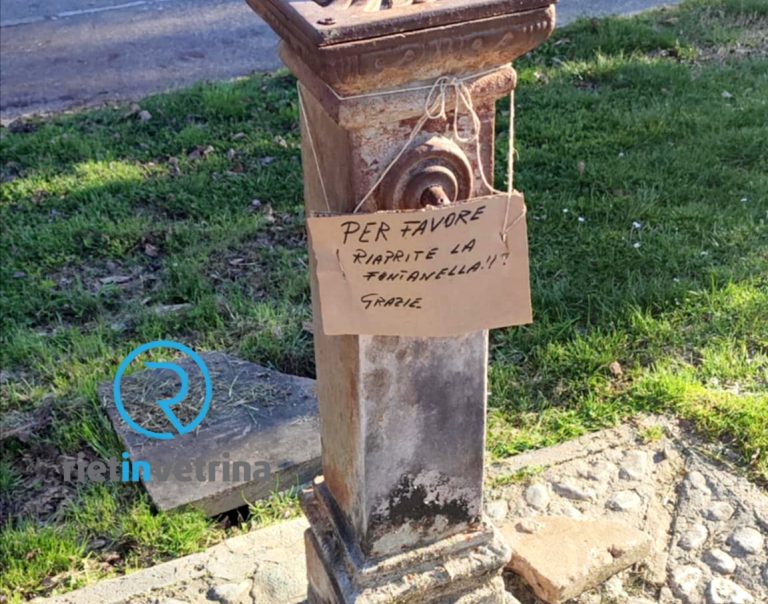 SEI TU IL REPORTER – I cittadini si affidano ai cartelli: “Riaprite la fontanella di via don G. Olivieri”