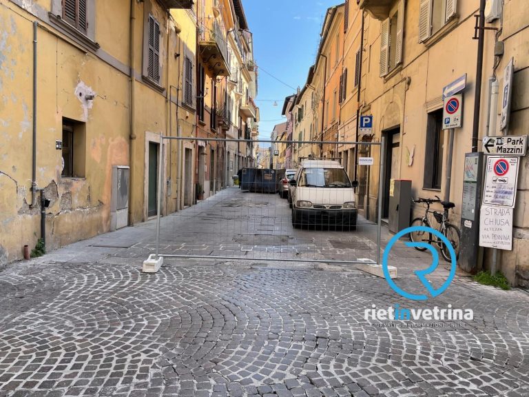 Via Terenzio Varrone interdetta al traffico a partire da via Cintia