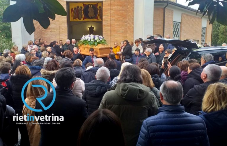 Nella gremita chiesa di Quattro Strade dato l’ultimo saluto a Stefano Colarieti