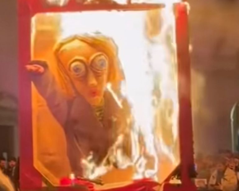 Al Carnevalone di Poggio Mirteto bruciata la Meloni: scoppia la polemica