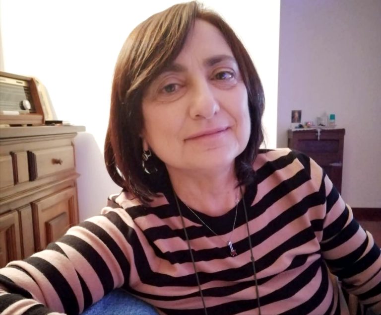 Addio alla maestra Fiorella De Santis, l’Istituto Alda Merini sotto shock