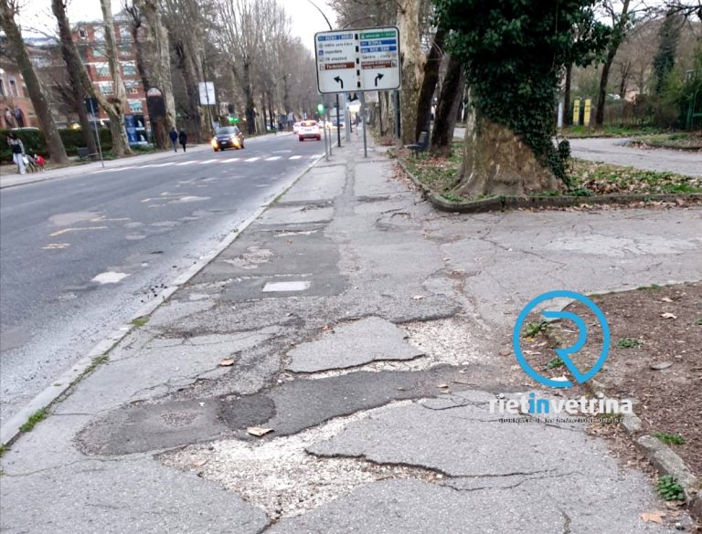 SEI TU IL REPORTER – “Un lato di viale Maraini ha ancora questo marciapiede. Non sarà ora di rifarlo?”