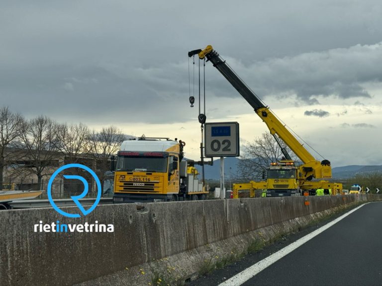 Autoarticolato finisce fuori strada nella bretella Passo Corese – Fiano Romano