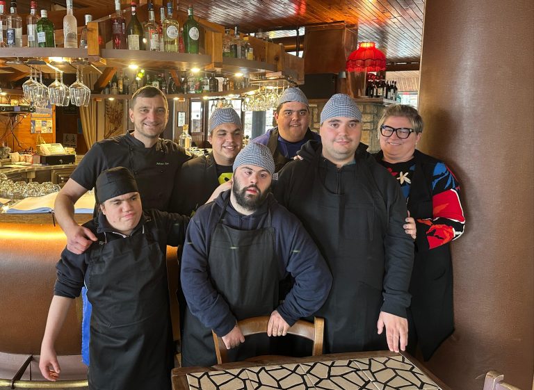 I ragazzi del Sant’Erasmo Projects preparano la pizza napoletana sul Monte Terminillo