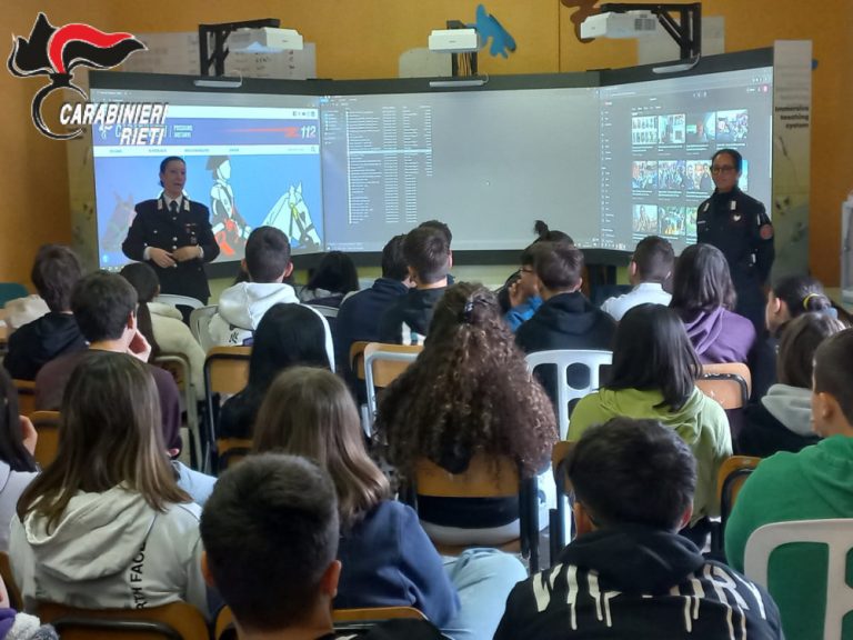 I Carabinieri incontrano gli alunni delle terze medie di Passo Corese