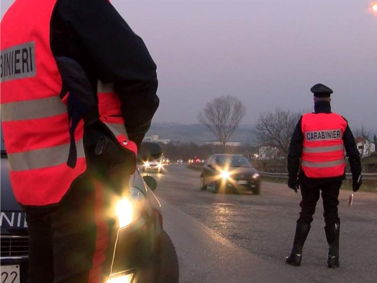 Straniero ubriaco alla guida: fermato e patente ritirata