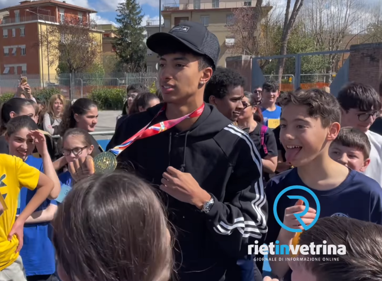 ►VIDEO – Mattia Furlani celebrato allo Stadio Guidobaldi. Una grande festa per il Campione del Mondo del Salto in Lungo Indoor