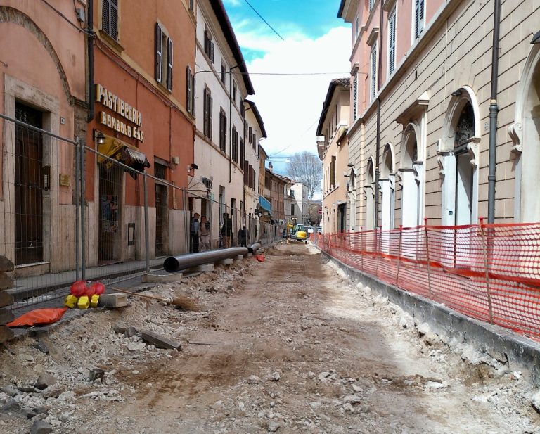 Lavori via Cintia, nuove modifiche alla viabilità fino piazza Marconi