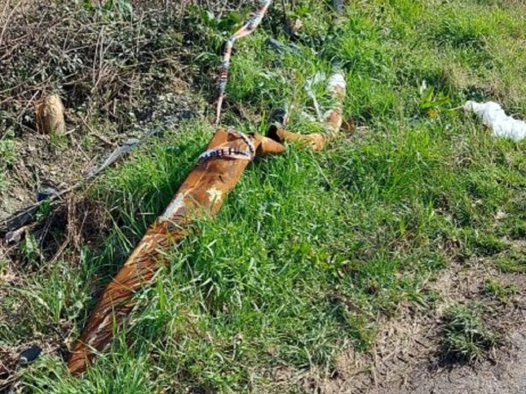 SEI TU IL REPORTER – “Questo lampione da oltre tre mesi è in queste condizioni tra Greccio e Limiti. Nessuno interviene!”