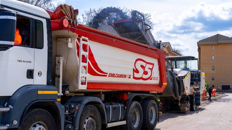 Iniziati i lavori di asfaltatura in via Aldo Moro e in via Colarieti Tosti